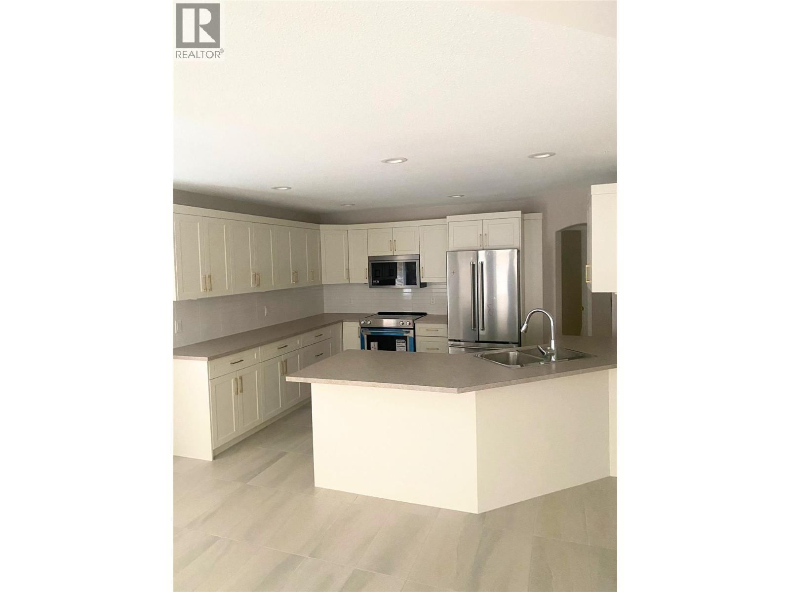 14 2300 Silver Place, Kelowna