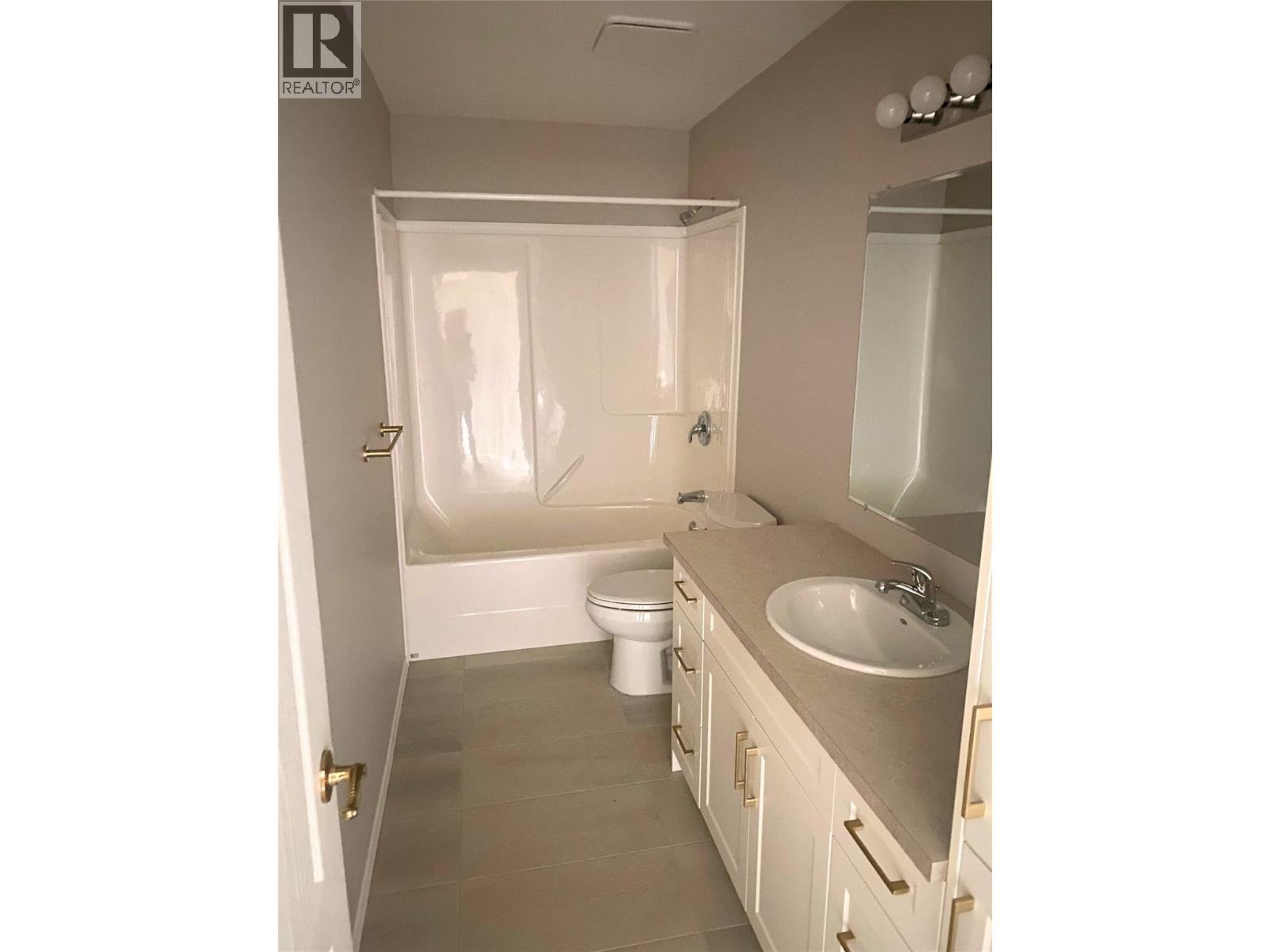 14 2300 Silver Place, Kelowna