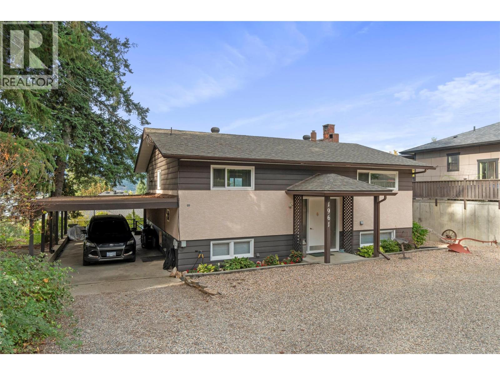  1961 17 Street Northeast, Salmon Arm