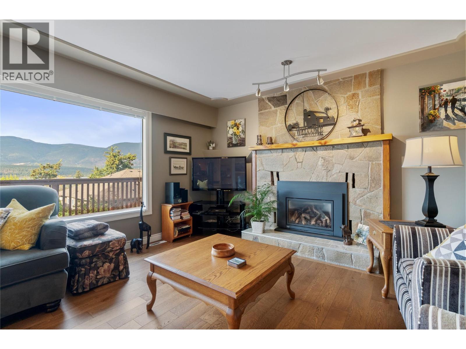  1961 17 Street Northeast, Salmon Arm