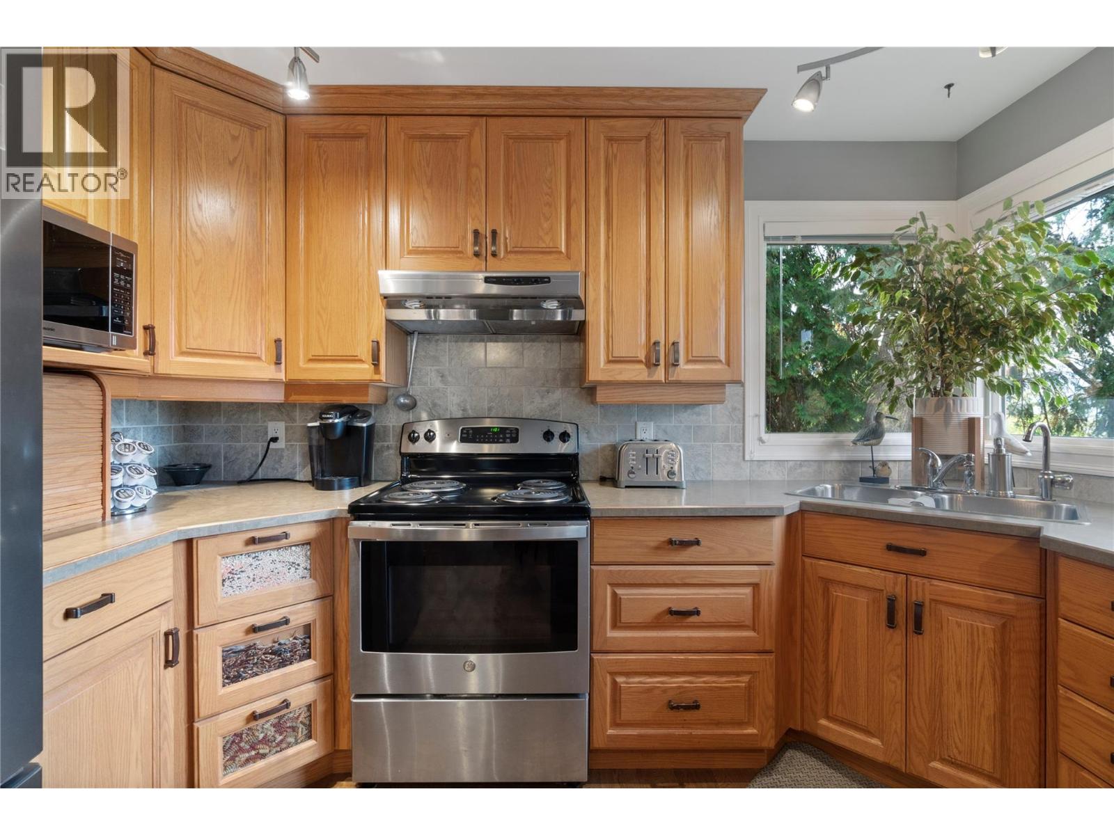  1961 17 Street Northeast, Salmon Arm