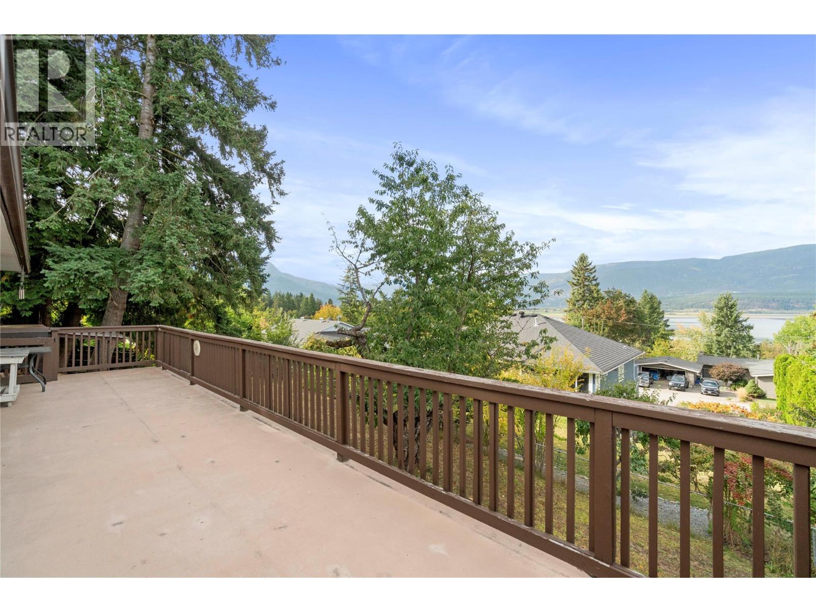  1961 17 Street Northeast, Salmon Arm