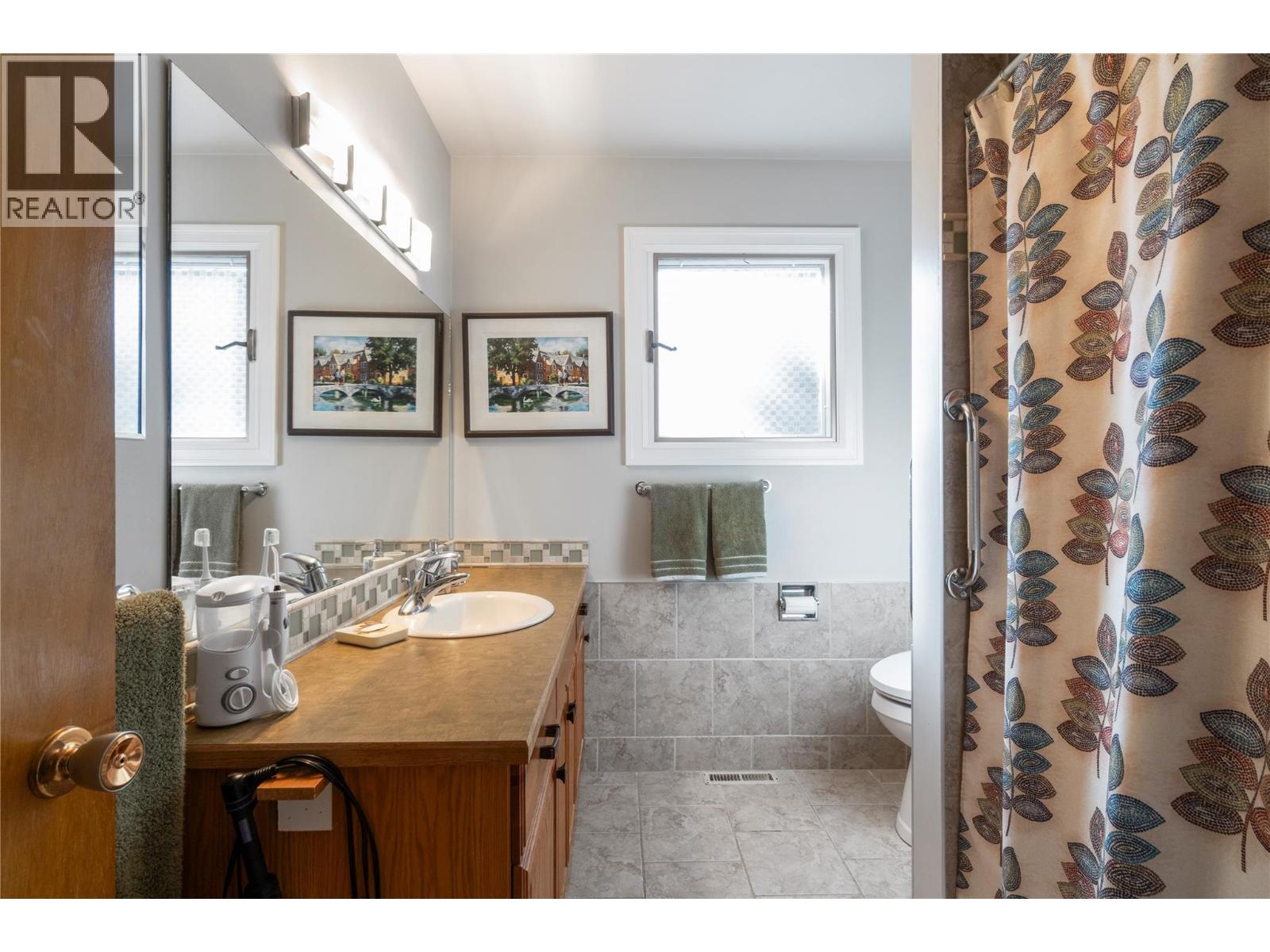  1961 17 Street Northeast, Salmon Arm