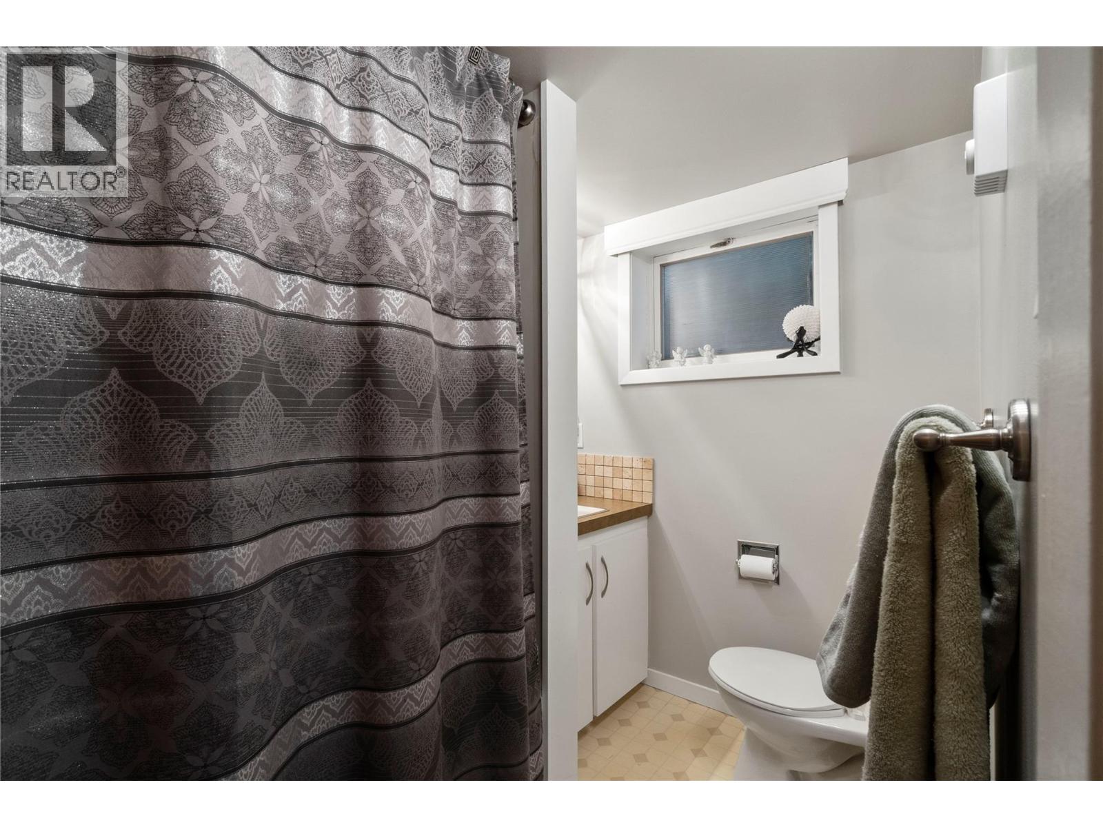  1961 17 Street Northeast, Salmon Arm