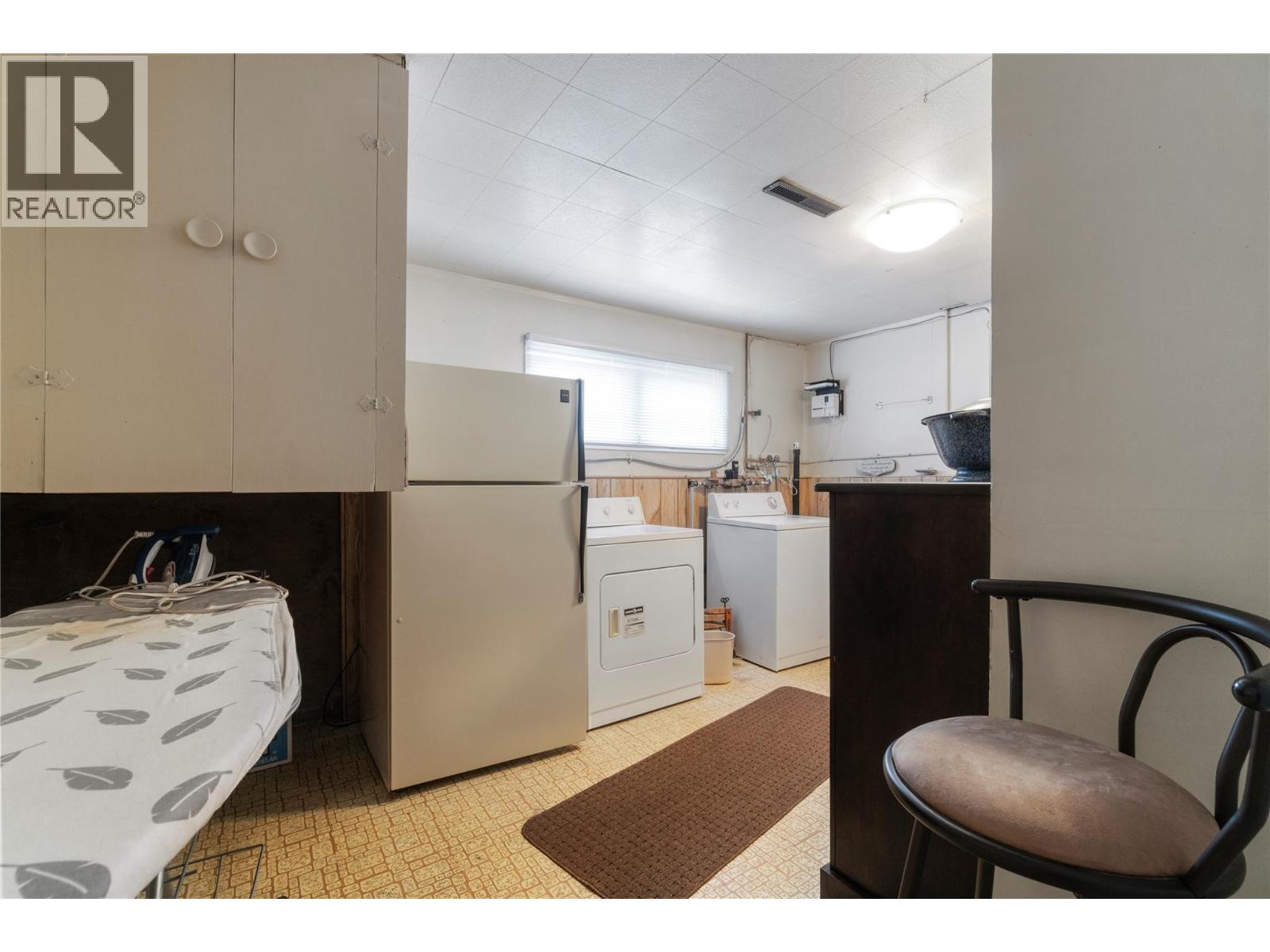 1961 17 Street Northeast, Salmon Arm