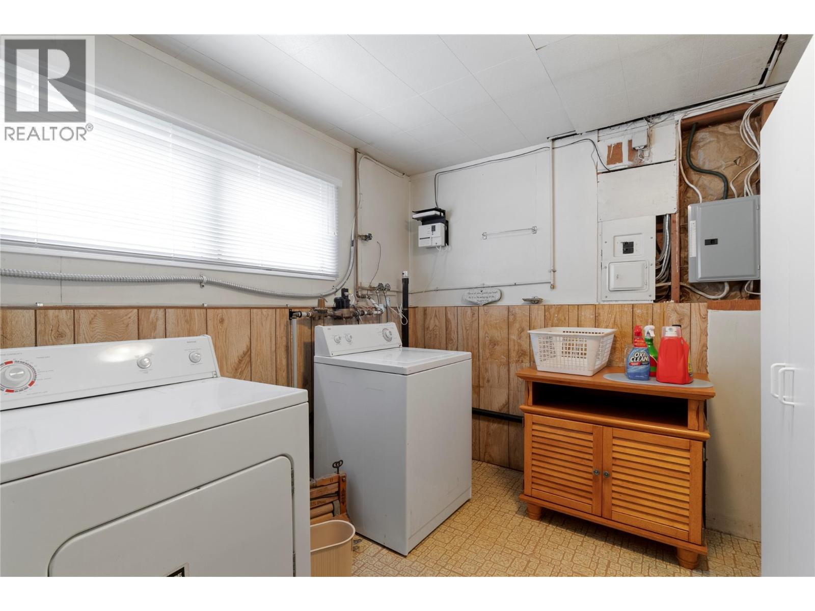  1961 17 Street Northeast, Salmon Arm