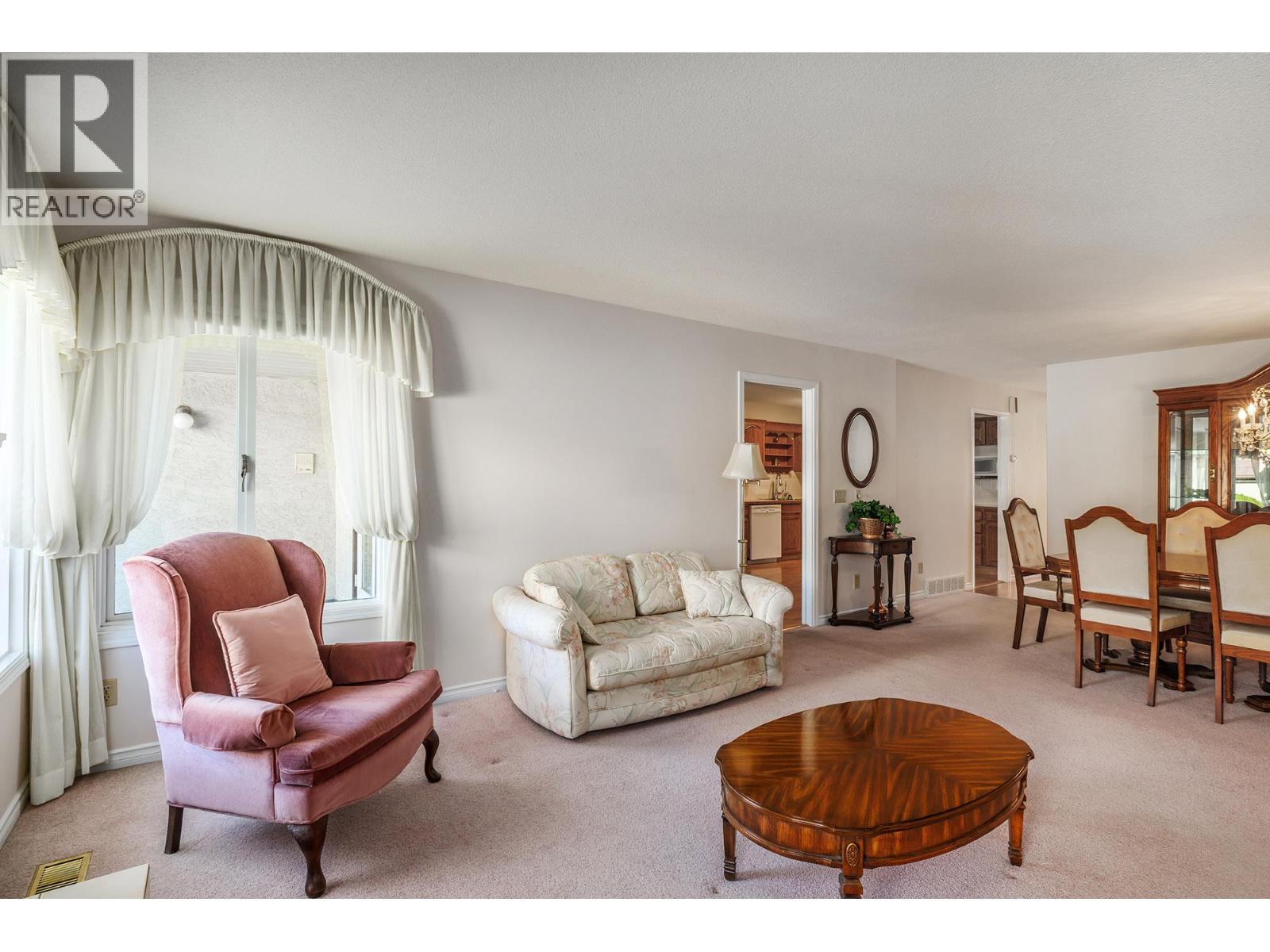 9 2200 Gordon Drive, Kelowna
