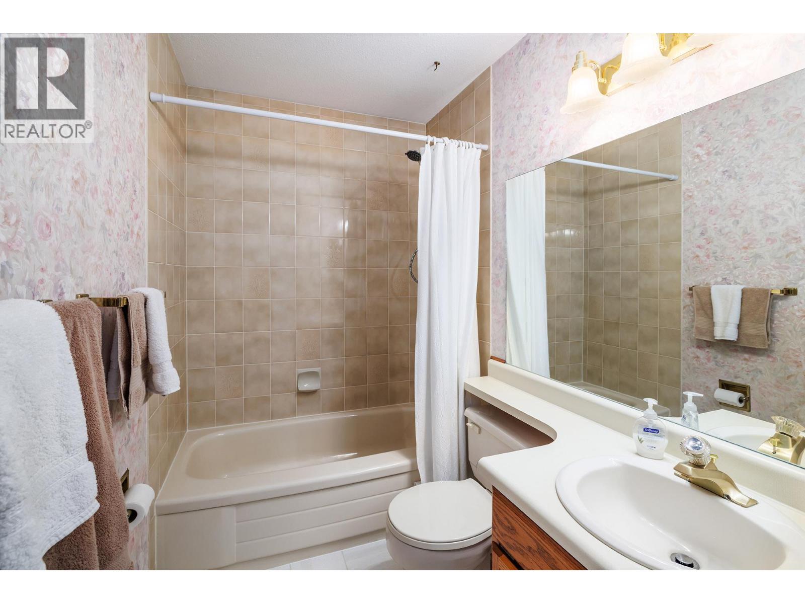 9 2200 Gordon Drive, Kelowna