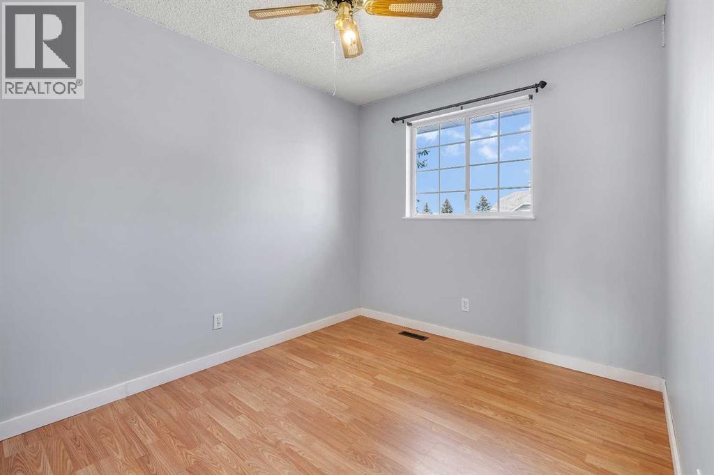 Single Family House for Sale in  MARTINWOOD Road NE Martindale Calgary 