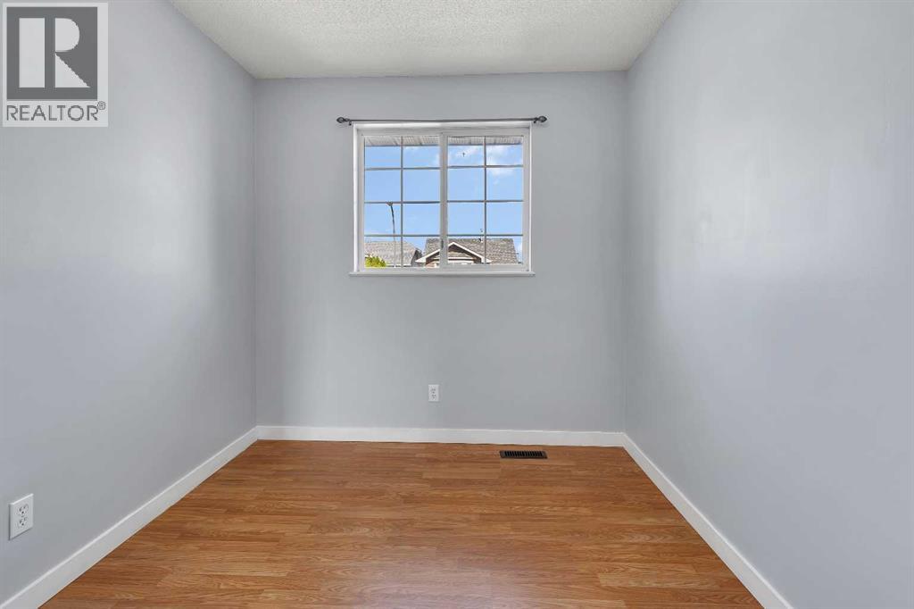 Single Family House for Sale in  MARTINWOOD Road NE Martindale Calgary 