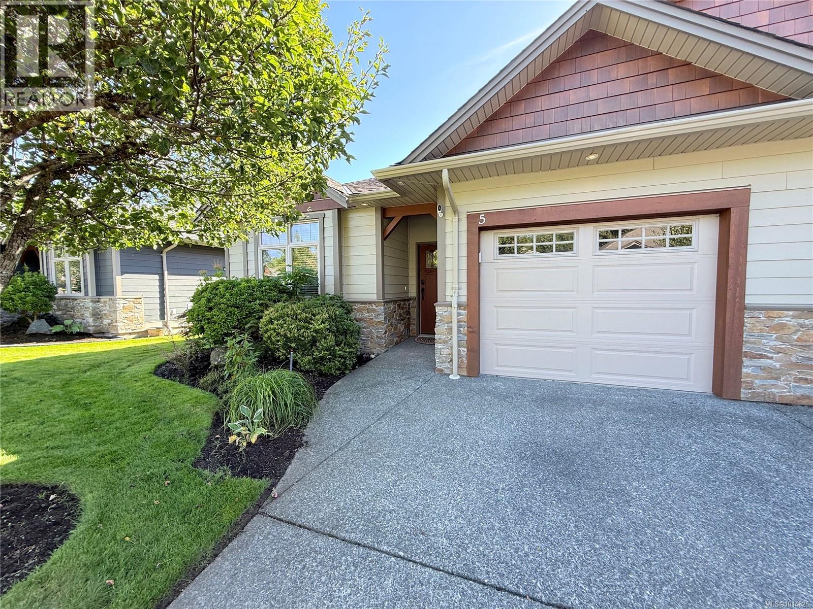 48 McPhedran Rd S, Campbell River - Exteriors - Photo 3