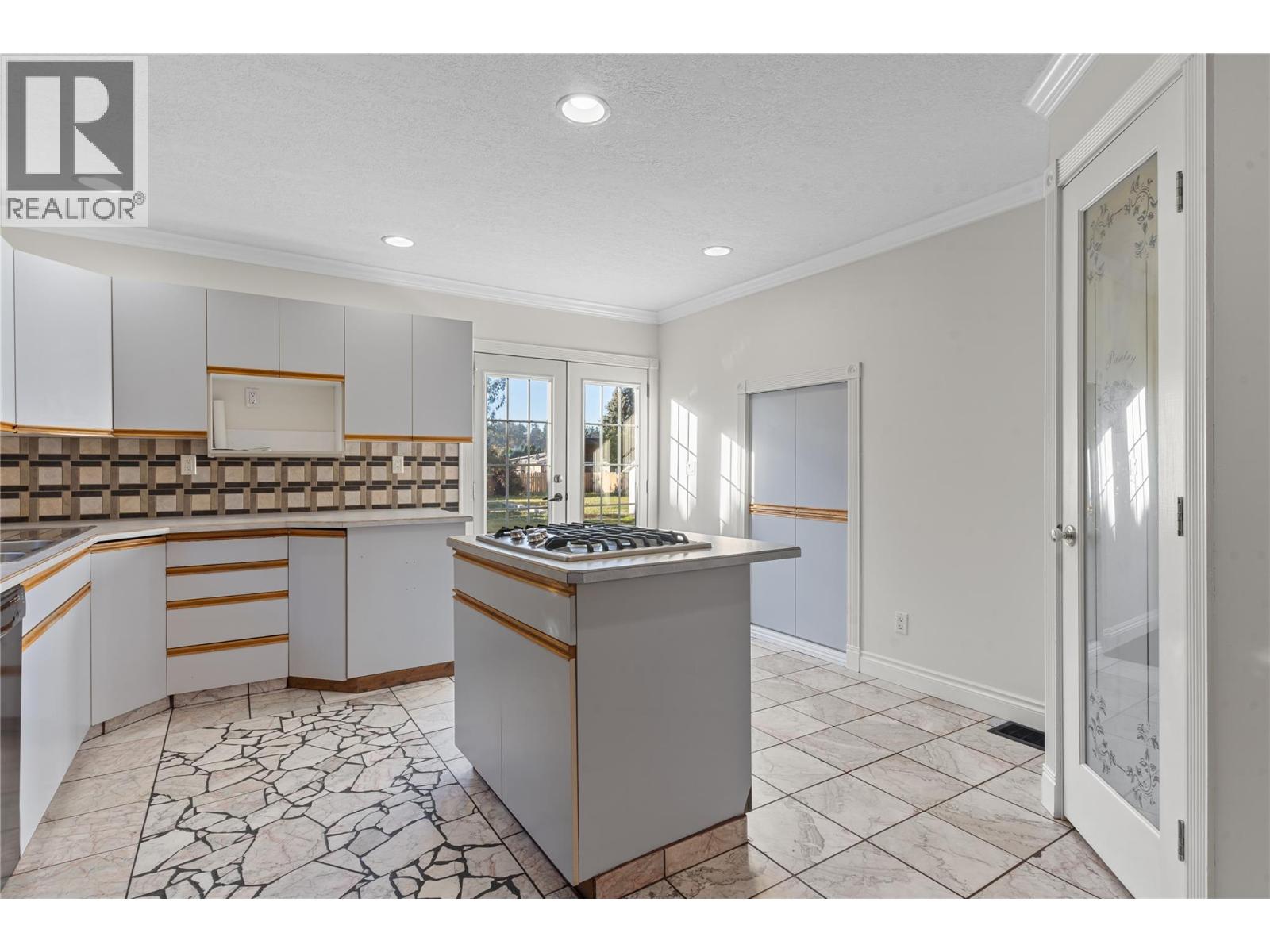 3585 Otter Lake Road, Armstrong