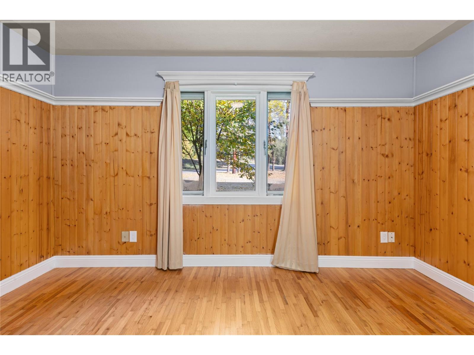 3585 Otter Lake Road, Armstrong