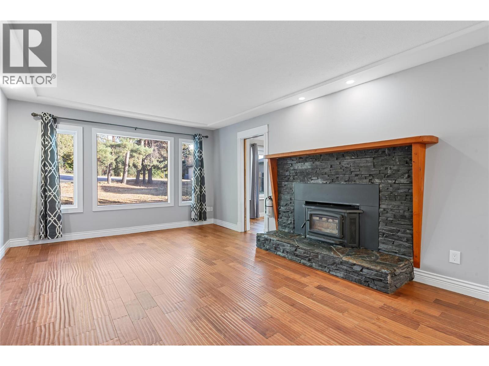 3585 Otter Lake Road, Armstrong