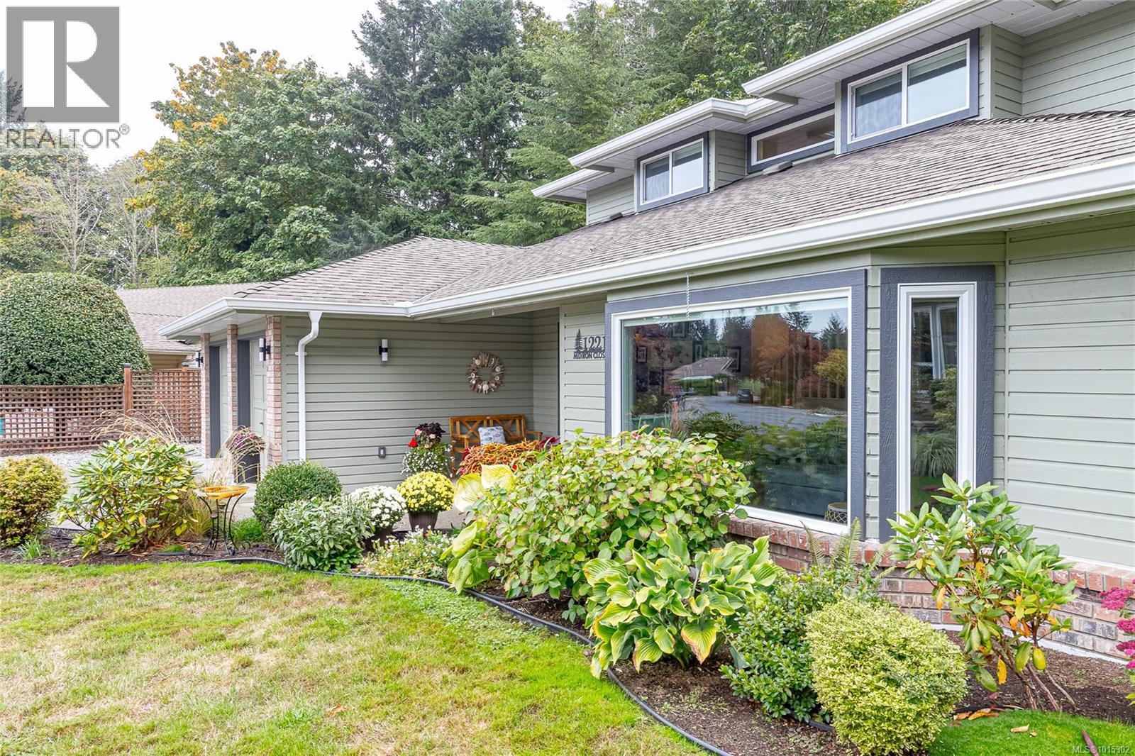 1221 Midiron Close, Qualicum Beach