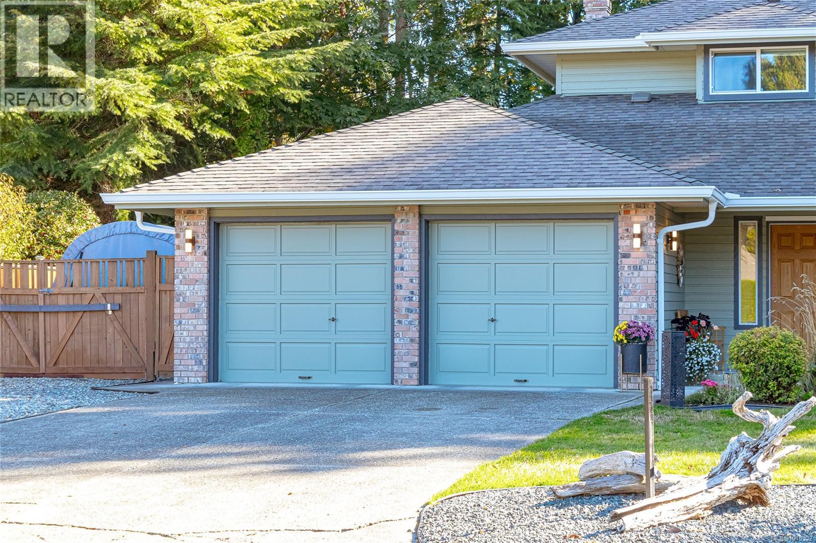 1221 Midiron Close, Qualicum Beach