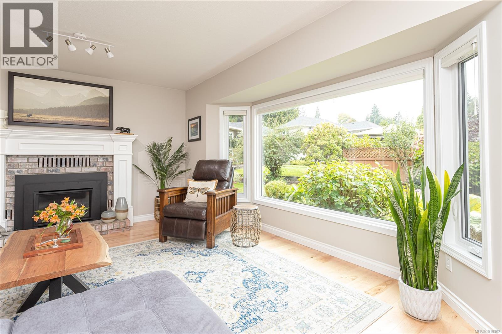 1221 Midiron Close, Qualicum Beach