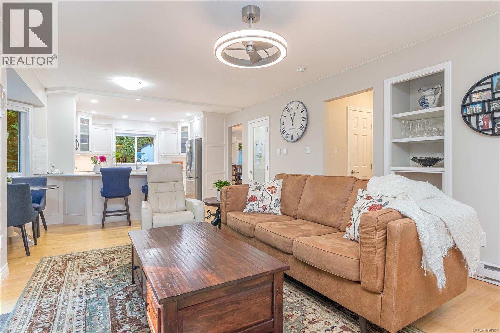 1221 Midiron Close, Qualicum Beach