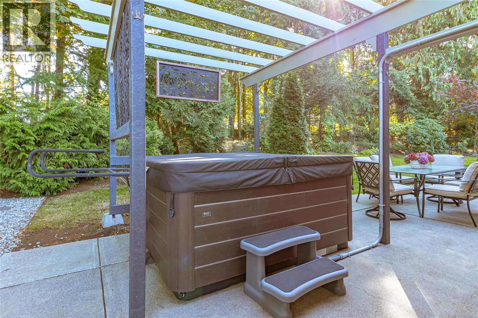 1221 Midiron Close, Qualicum Beach