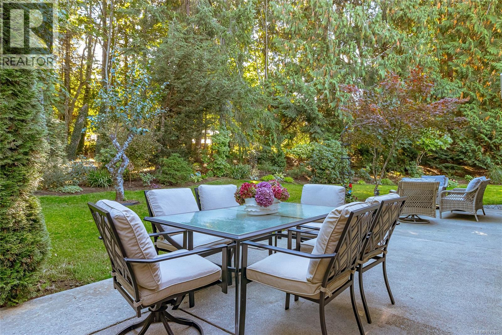 1221 Midiron Close, Qualicum Beach