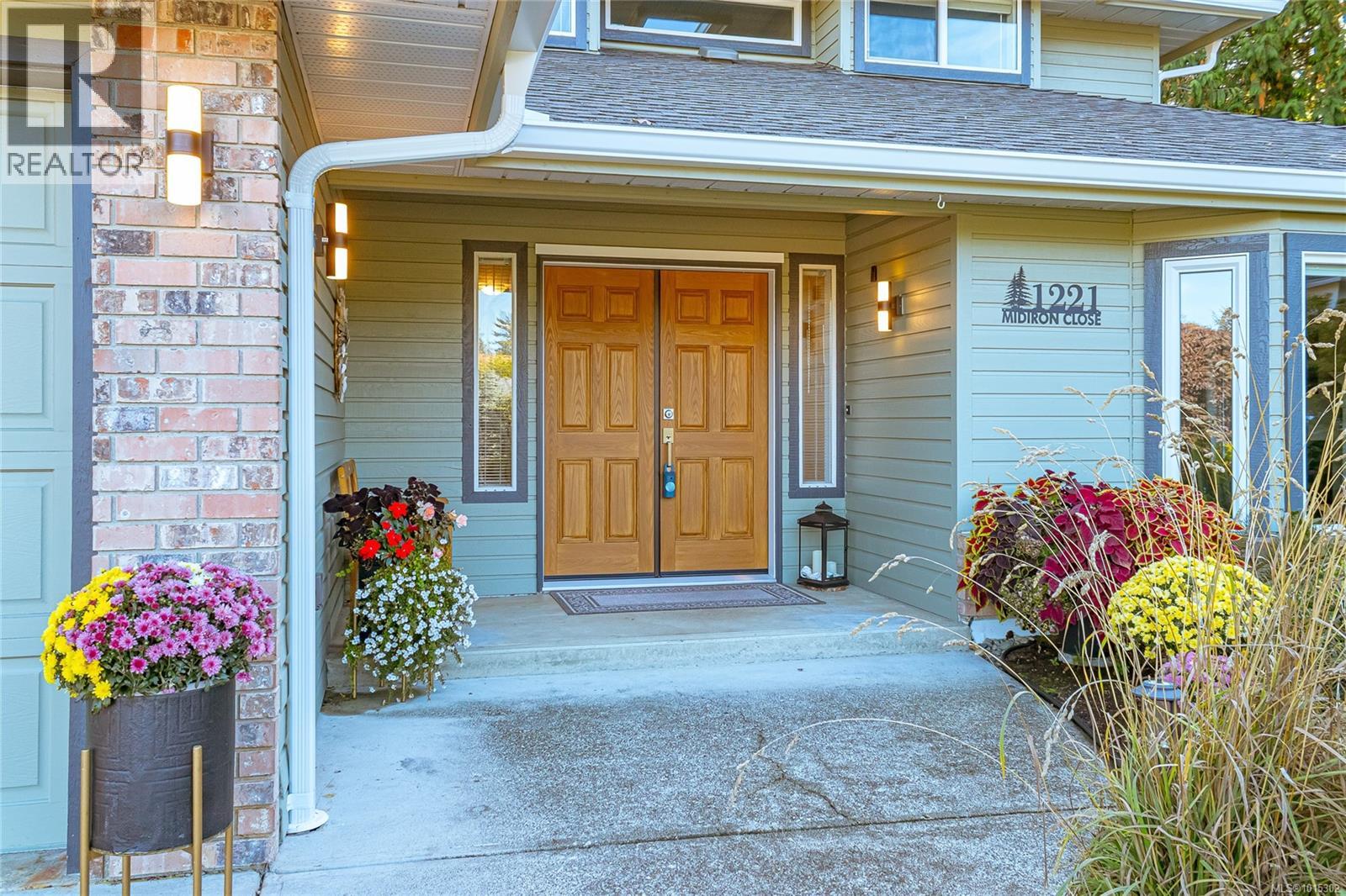 1221 Midiron Close, Qualicum Beach