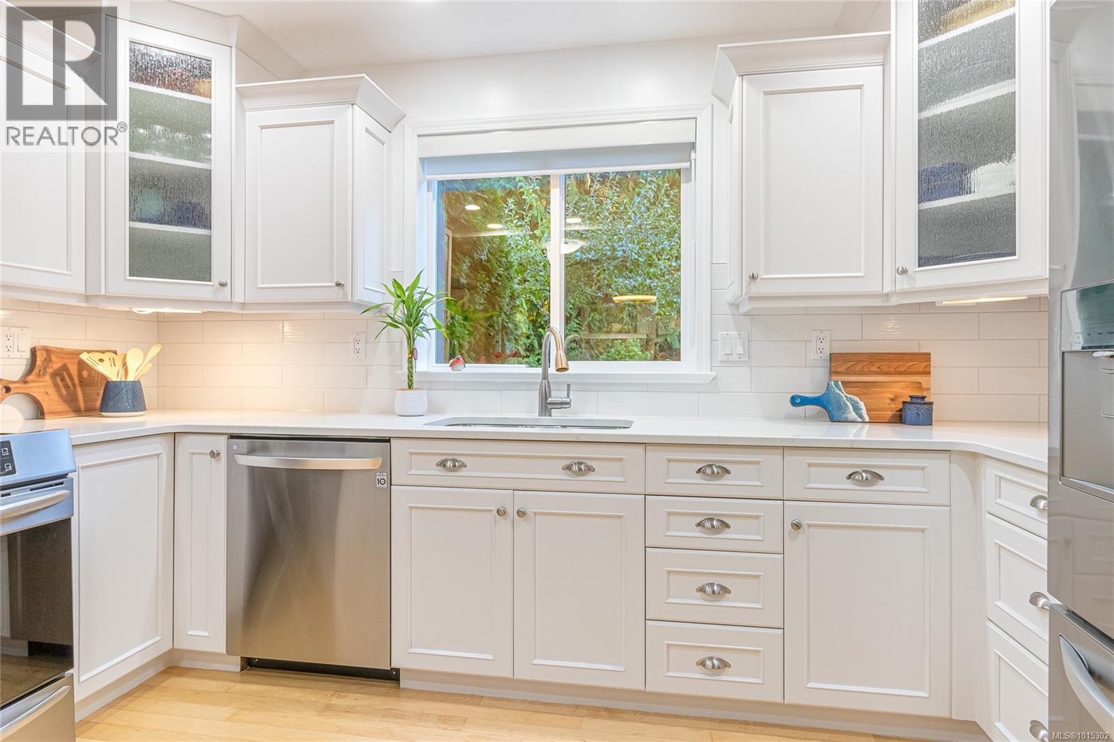 1221 Midiron Close, Qualicum Beach