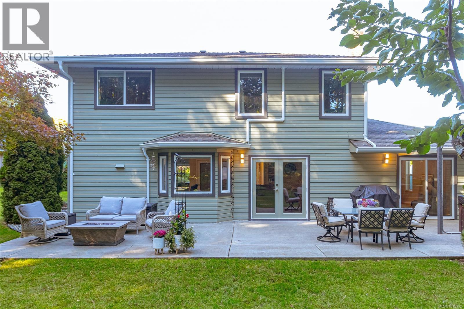 1221 Midiron Close, Qualicum Beach