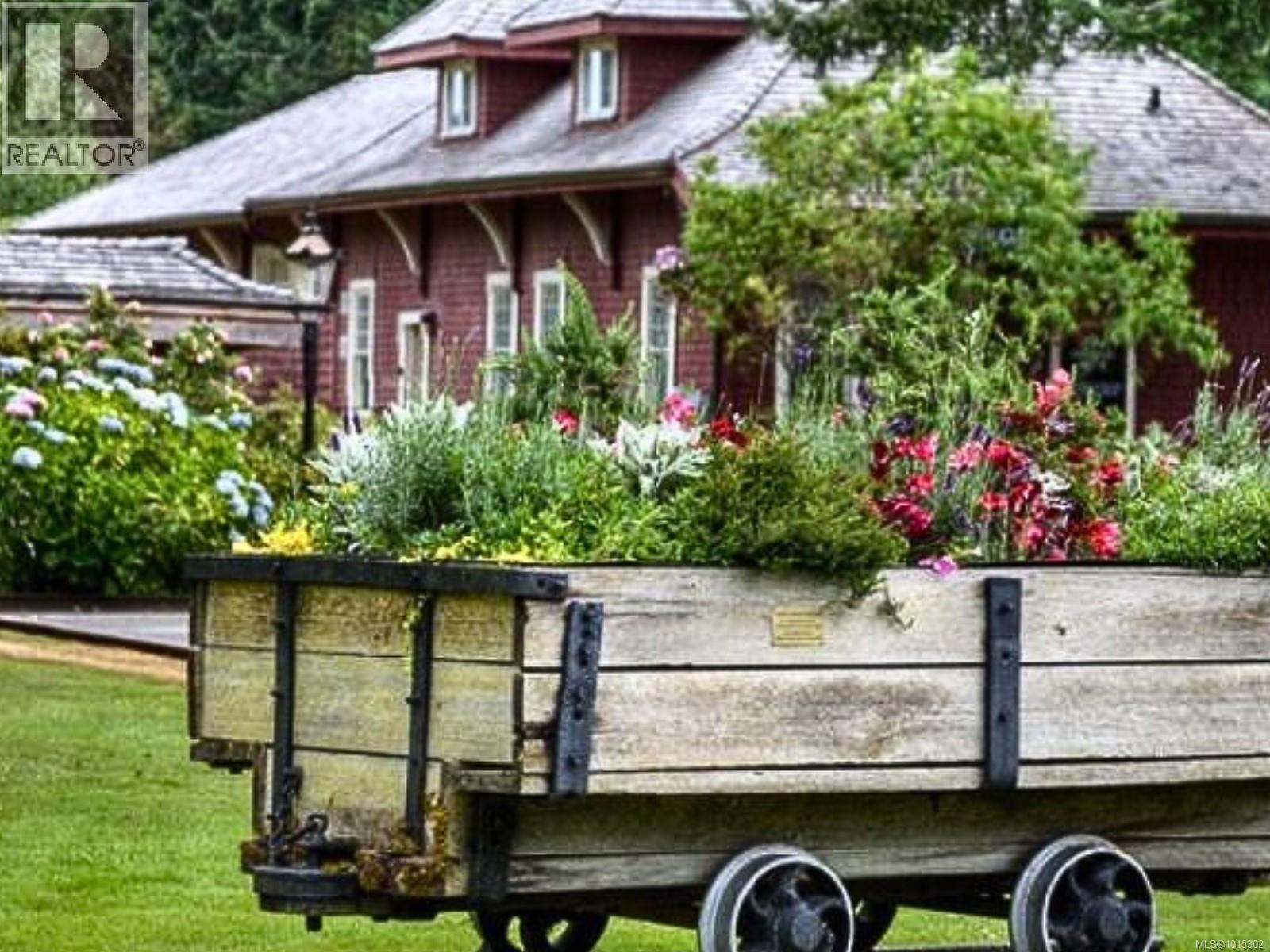 1221 Midiron Close, Qualicum Beach