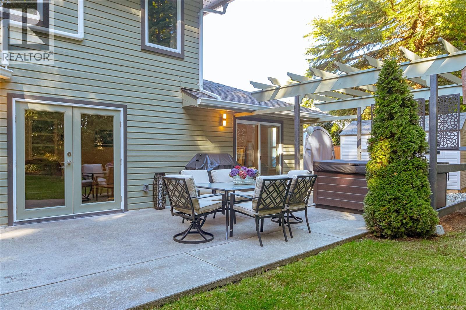 1221 Midiron Close, Qualicum Beach