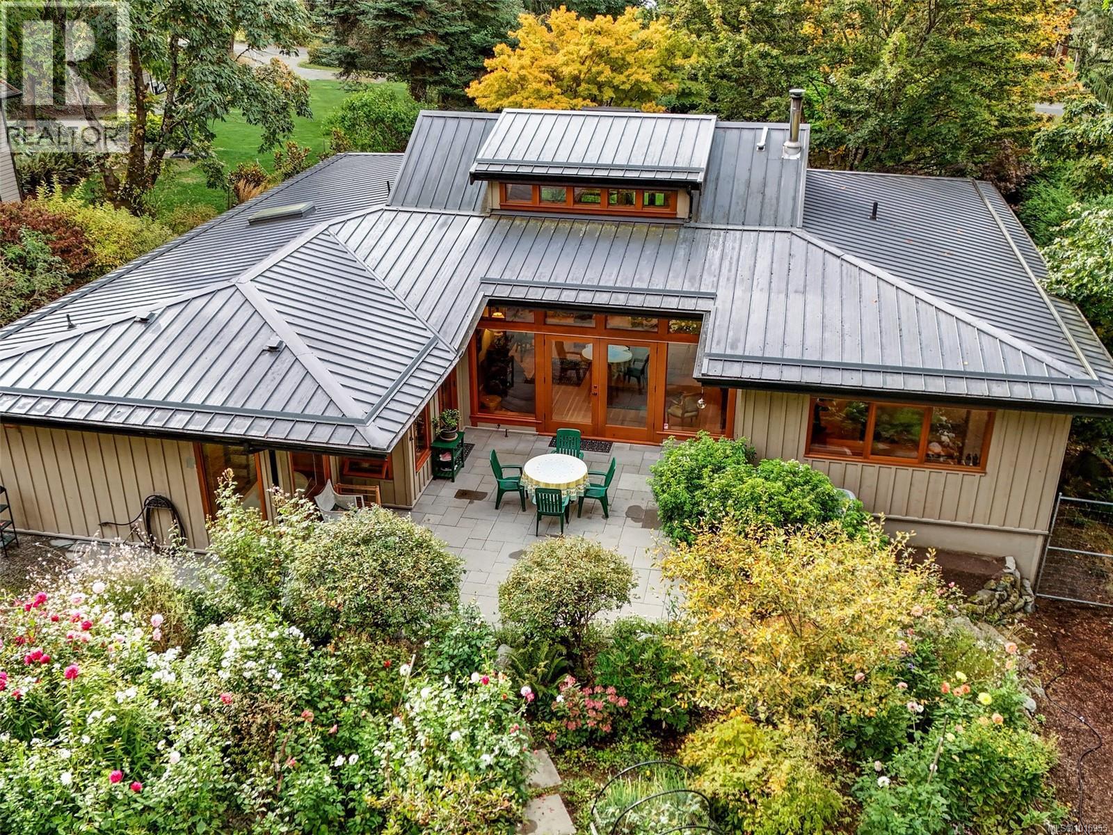  590 Downey Road, North Saanich