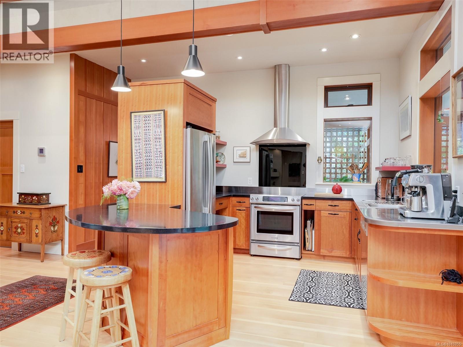  590 Downey Road, North Saanich