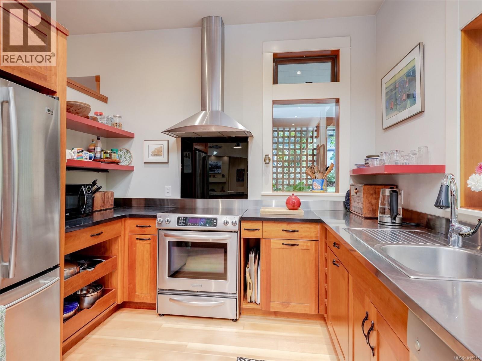  590 Downey Road, North Saanich
