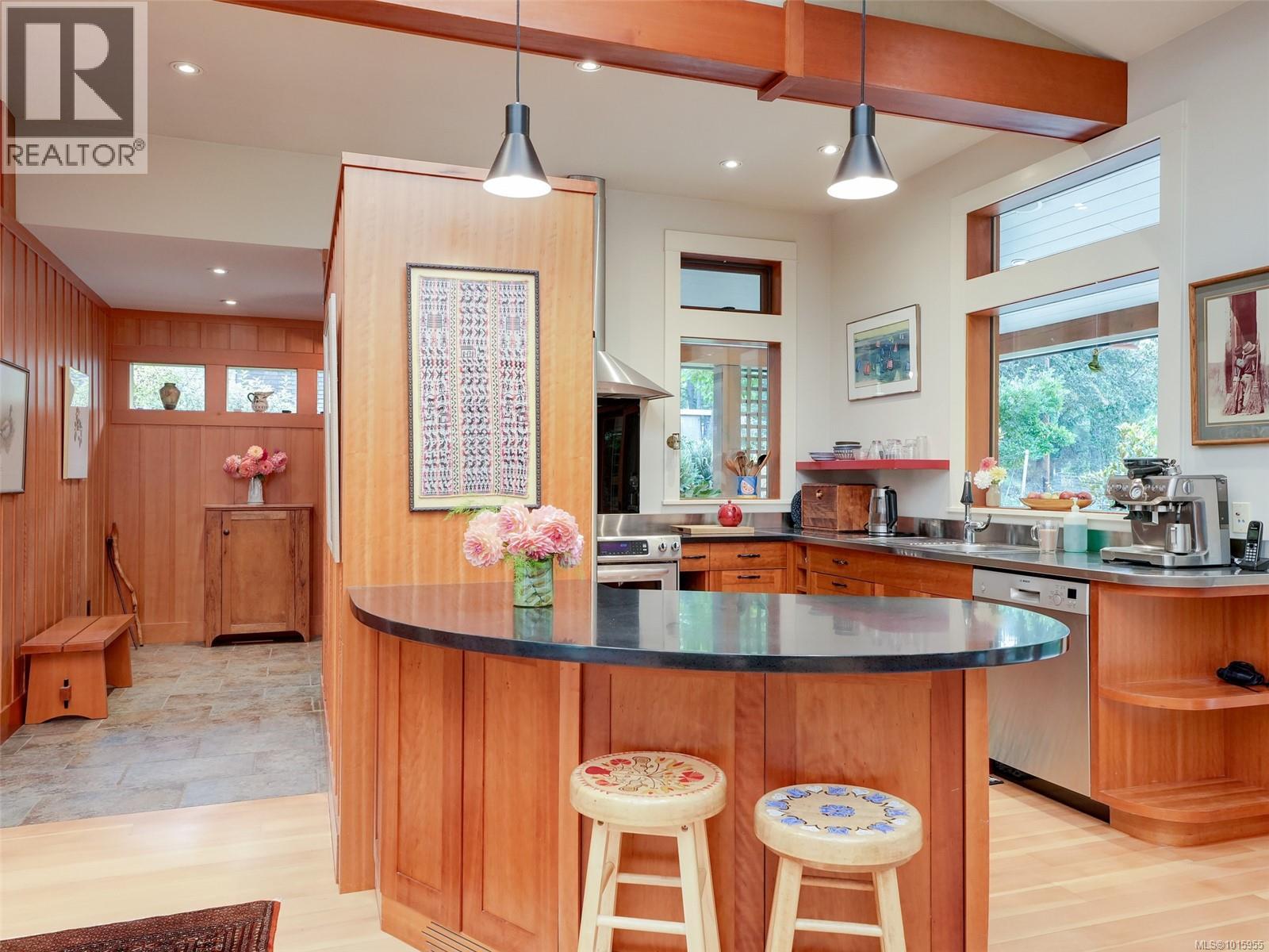  590 Downey Road, North Saanich