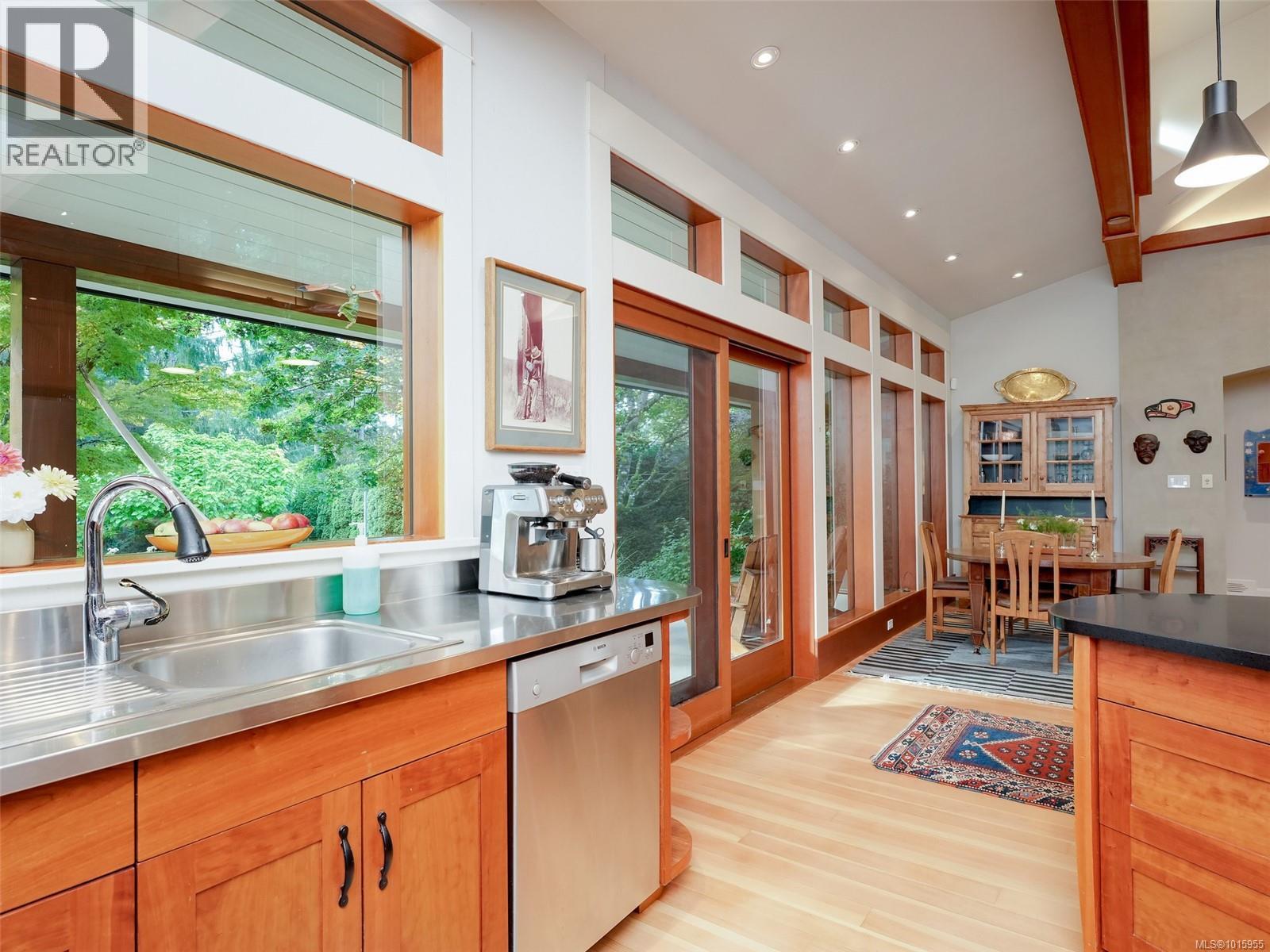  590 Downey Road, North Saanich