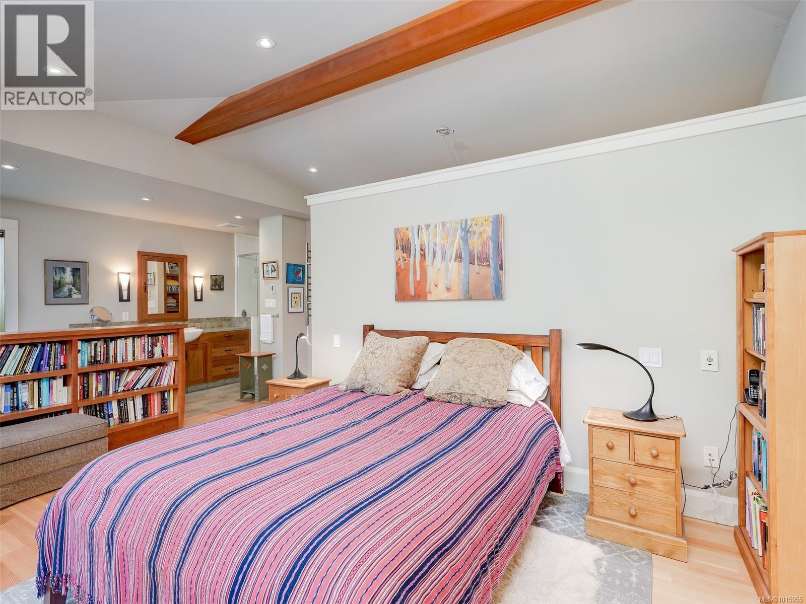  590 Downey Road, North Saanich