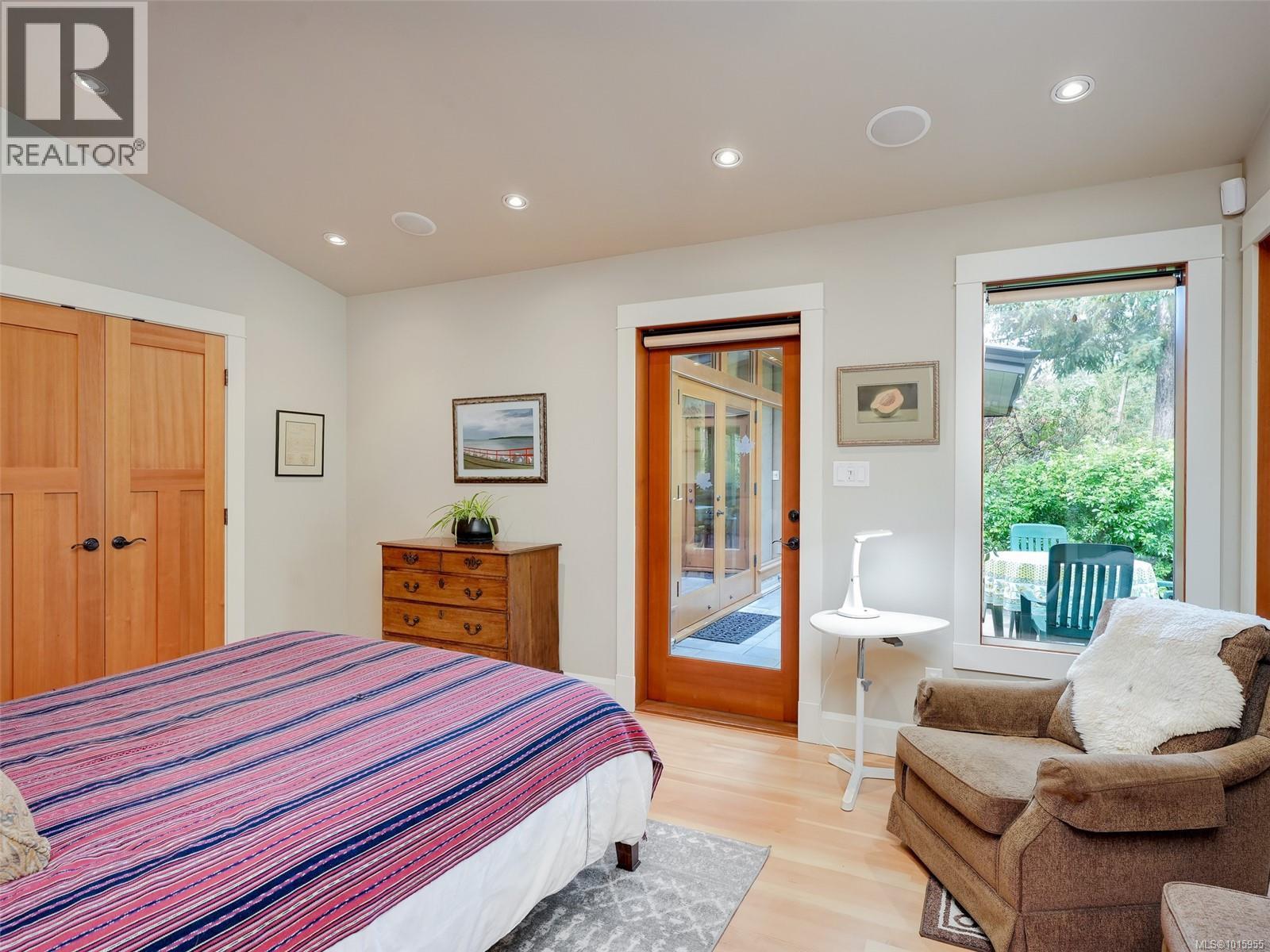  590 Downey Road, North Saanich