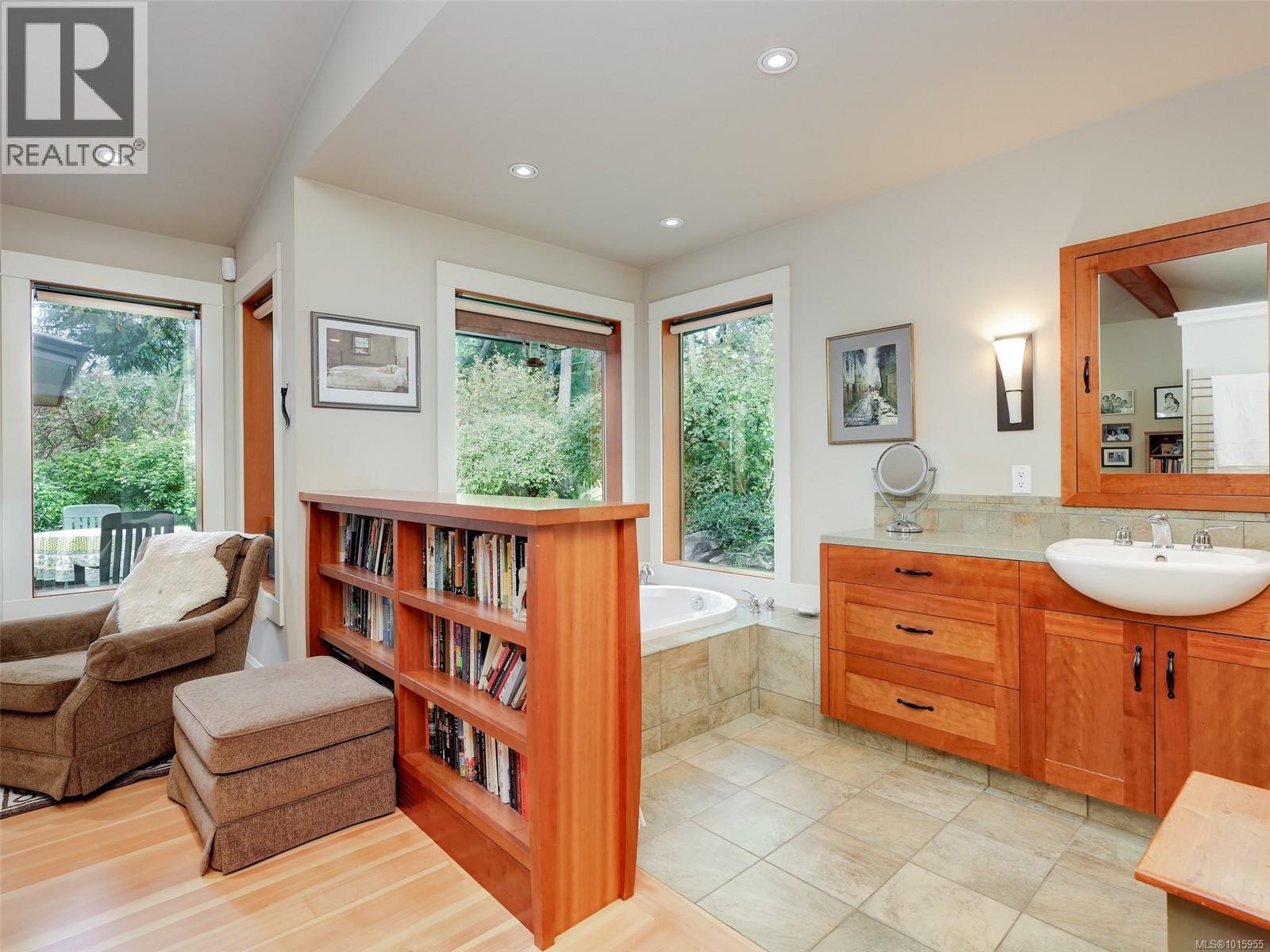  590 Downey Road, North Saanich