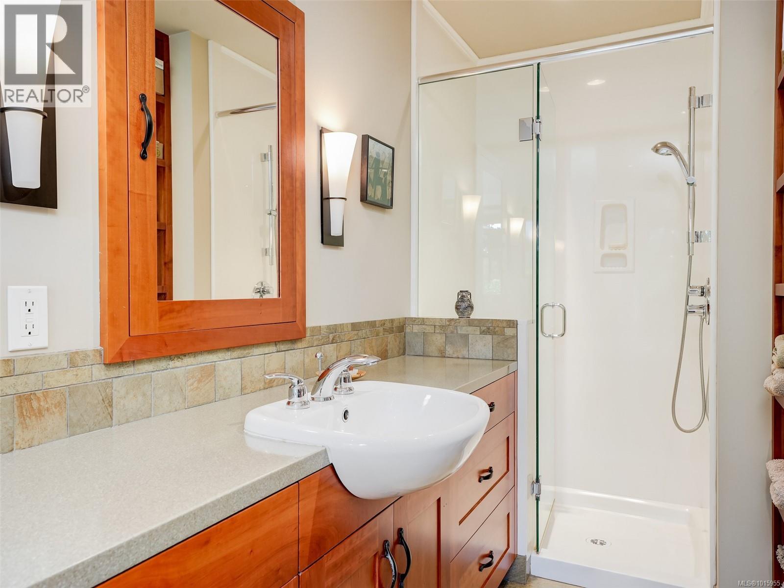  590 Downey Road, North Saanich
