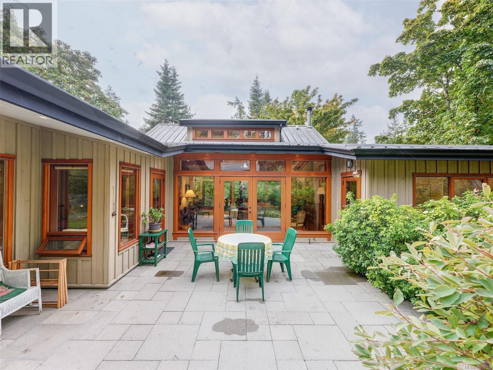  590 Downey Road, North Saanich