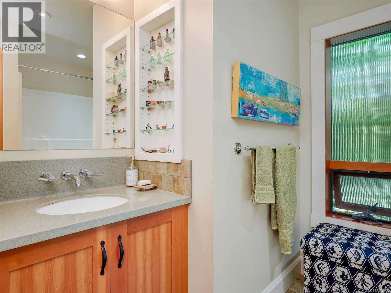  590 Downey Road, North Saanich