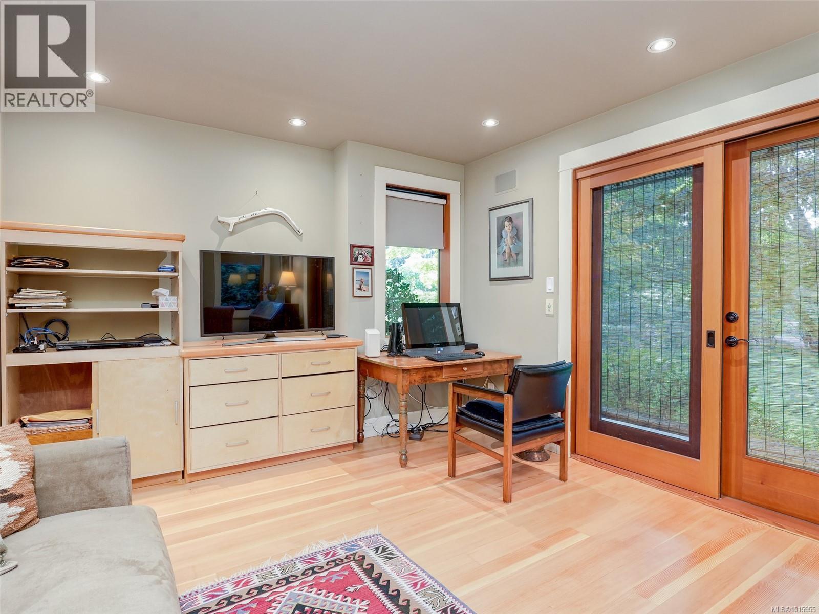  590 Downey Road, North Saanich