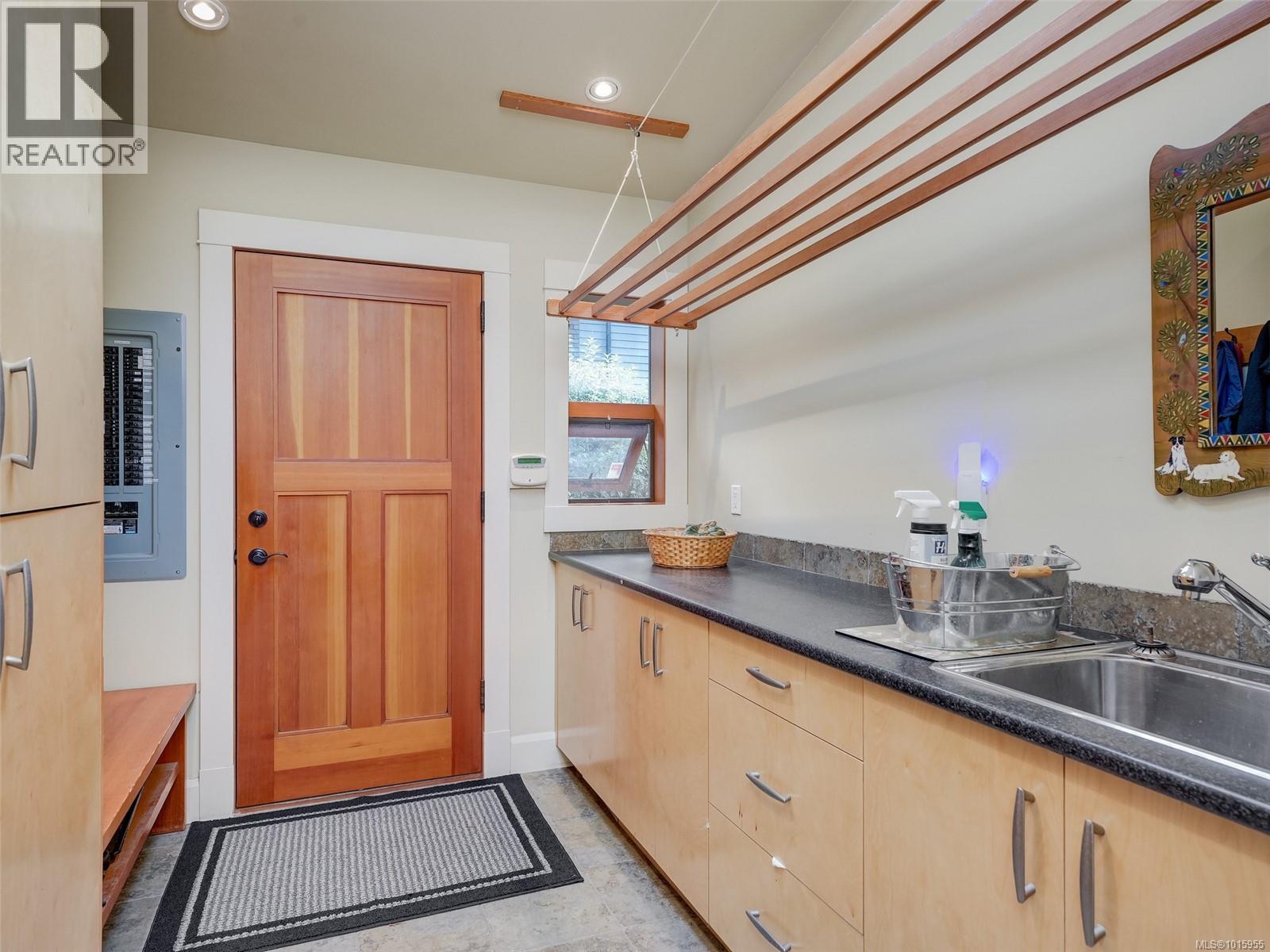  590 Downey Road, North Saanich