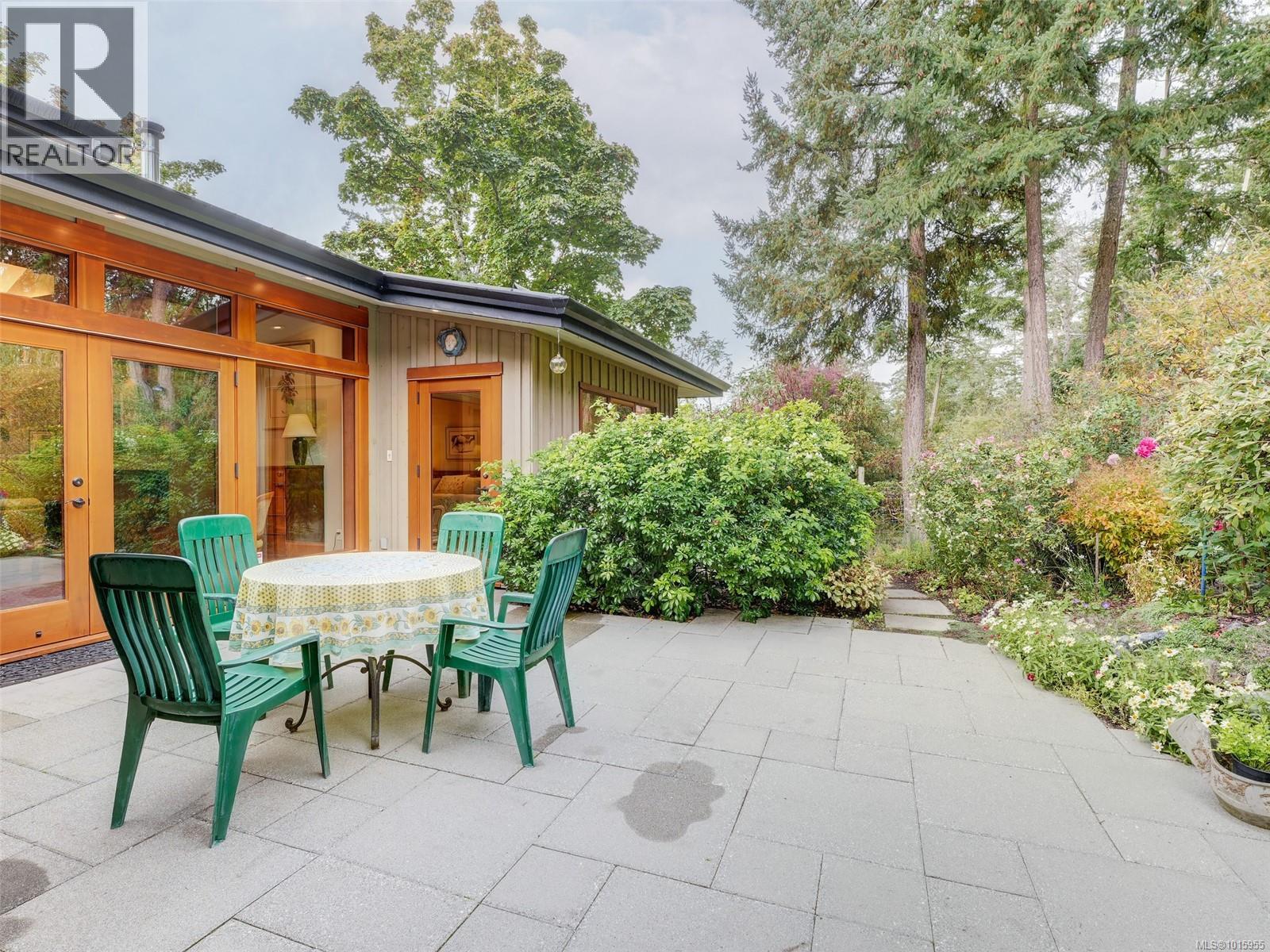  590 Downey Road, North Saanich