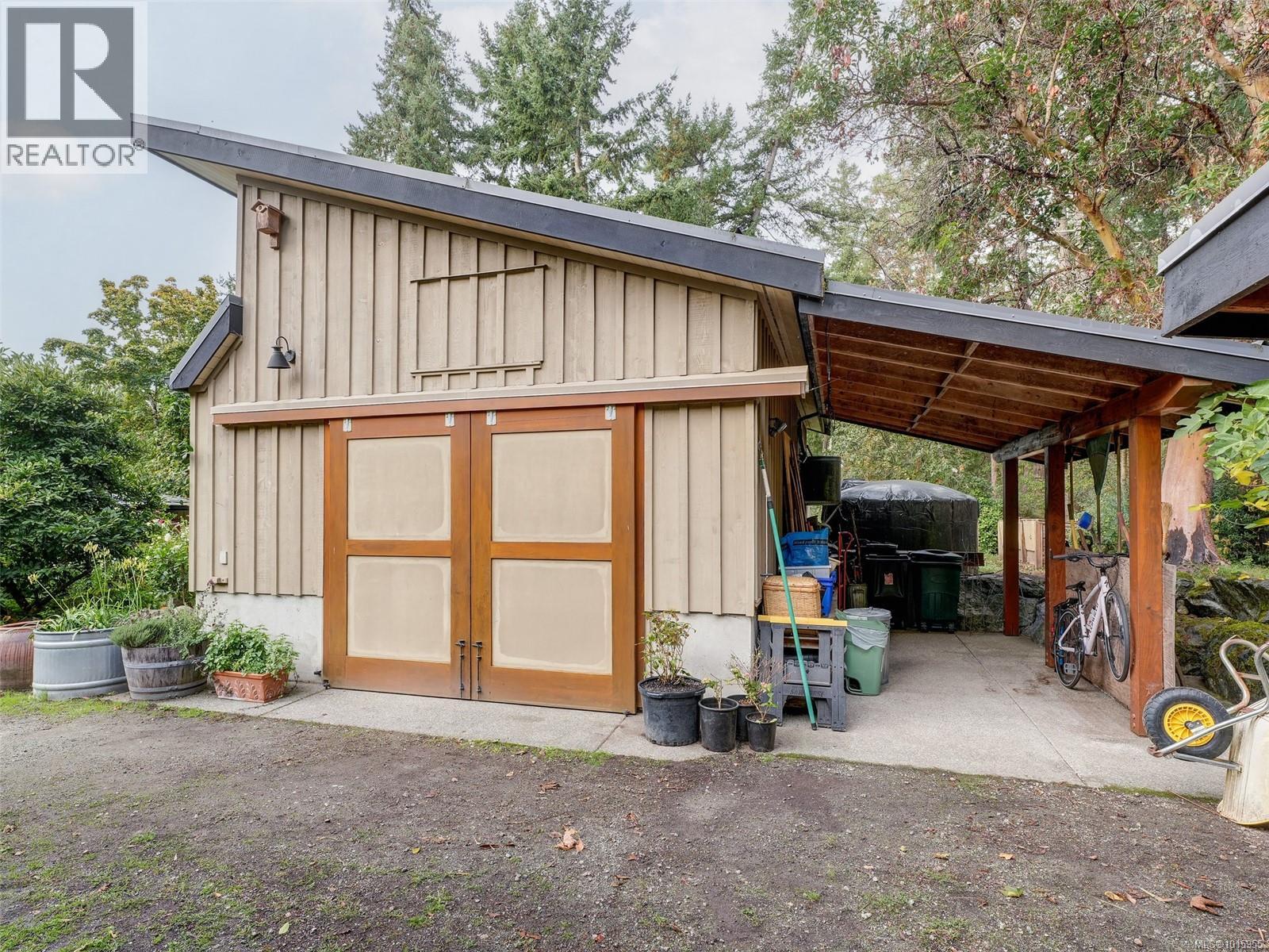 590 Downey Road, North Saanich