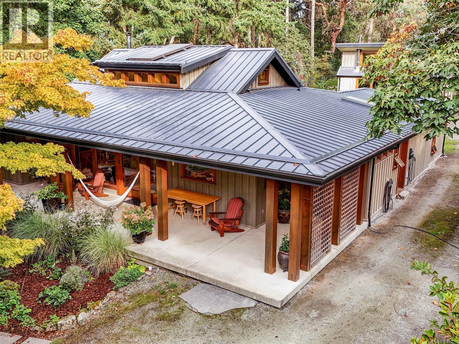  590 Downey Road, North Saanich