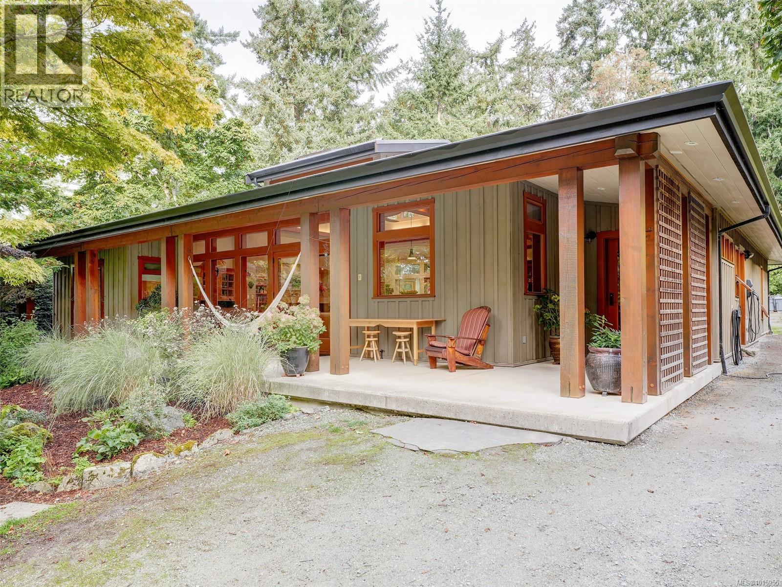  590 Downey Road, North Saanich
