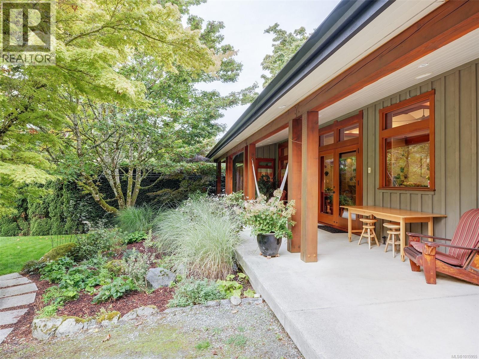  590 Downey Road, North Saanich