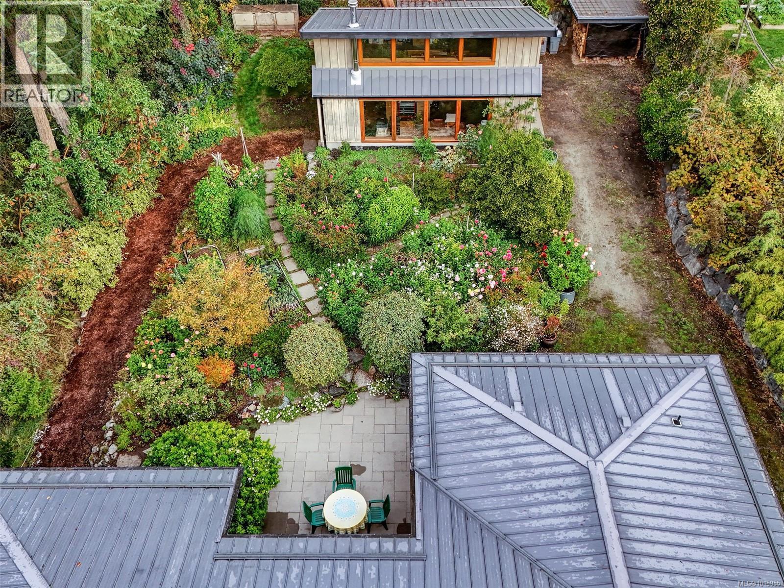  590 Downey Road, North Saanich