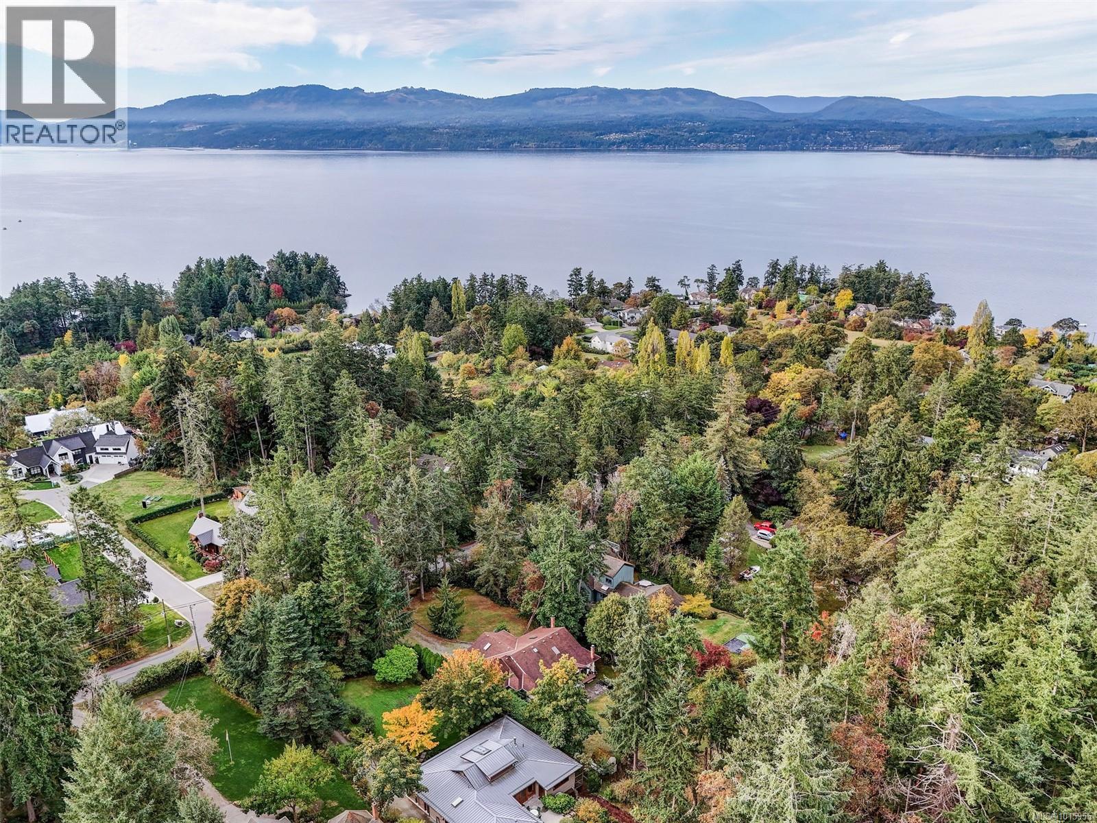  590 Downey Road, North Saanich