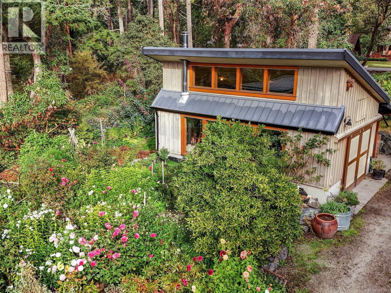  590 Downey Road, North Saanich